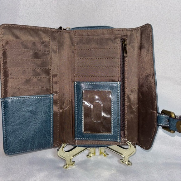 b.o.c. Born Concepts Women's Amherst Deluxe Wallet Teal with Buckle - Picture 5 of 8